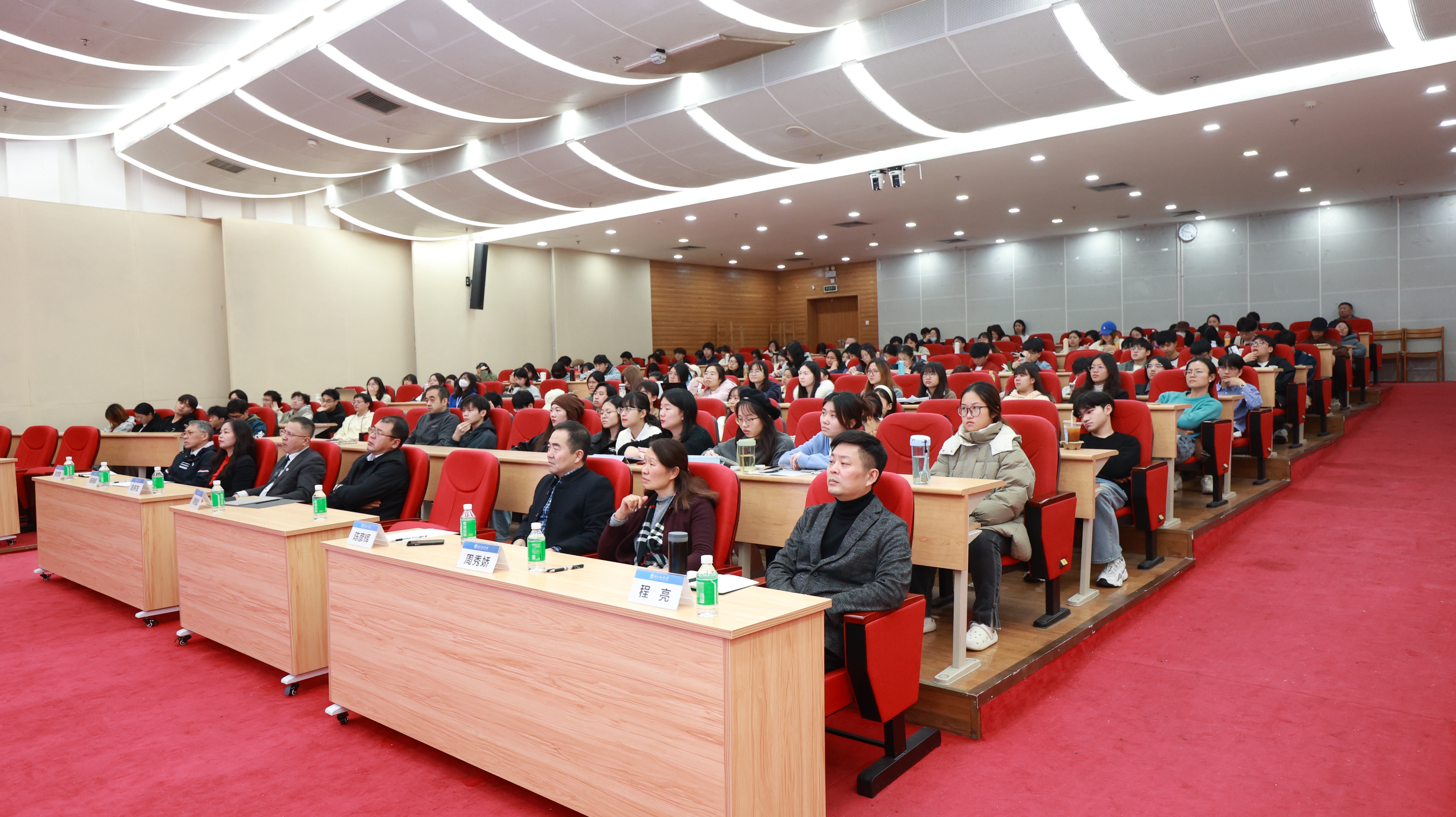 77d1f57cf2ba103e9c14b845ab80363